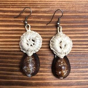 Handwoven earring with cowrie shells 🐚 🌴